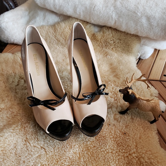 Enzo Angiolini Shoes - Enzo Angiolini Tan with a small black bow 7.5 M